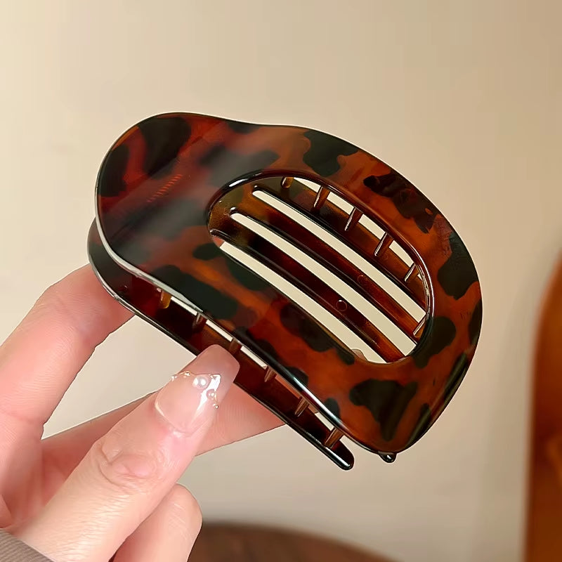 Fashion Oval Hair Claw Clip for Women New Design Leopard Matte Curved Flat Styling Barrettes Acrylic Lying down Hair Accessories